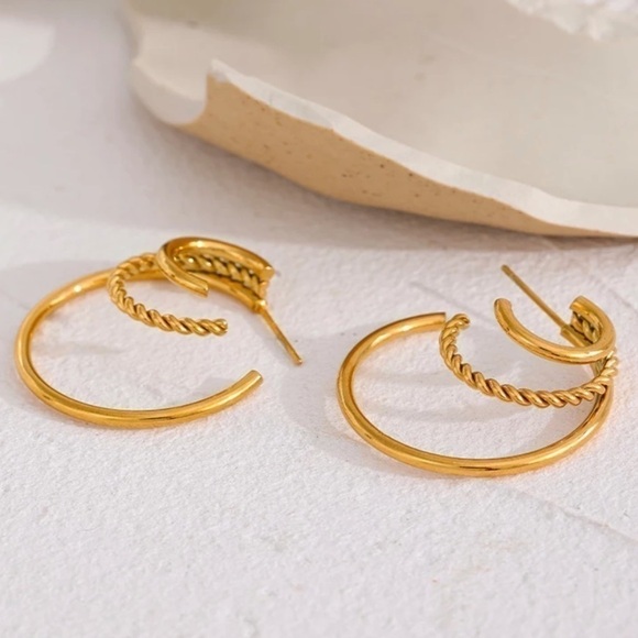 new 18k Gold Plated Textured Hoop Earrings - Picture 2 of 10